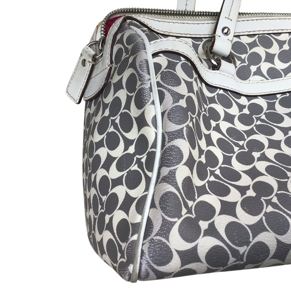 Coach Signature Bag - Picture 15 of 16